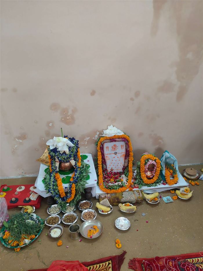 Kalash sthapana with garlands and offerings
